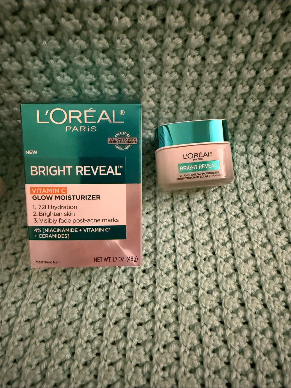 L'Oreal Bright Reveal Vitamin C Glow Moisturizer - Teal and Pink